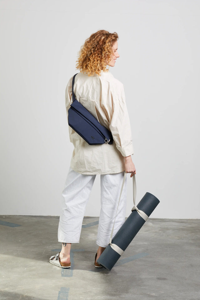 TAAVI - SLING BAG- BLUEISH BLACK