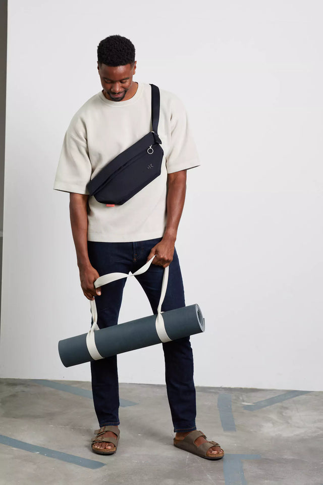 TAAVI - SLING BAG - RAVEN